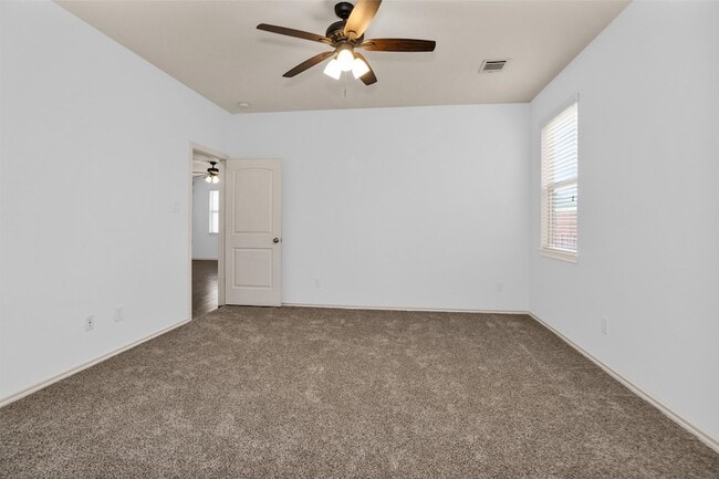 Building Photo - 2730 Donellan Dr