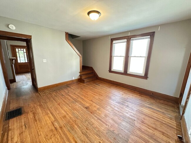 Building Photo - S Washington Ave 1041-1043 MLR