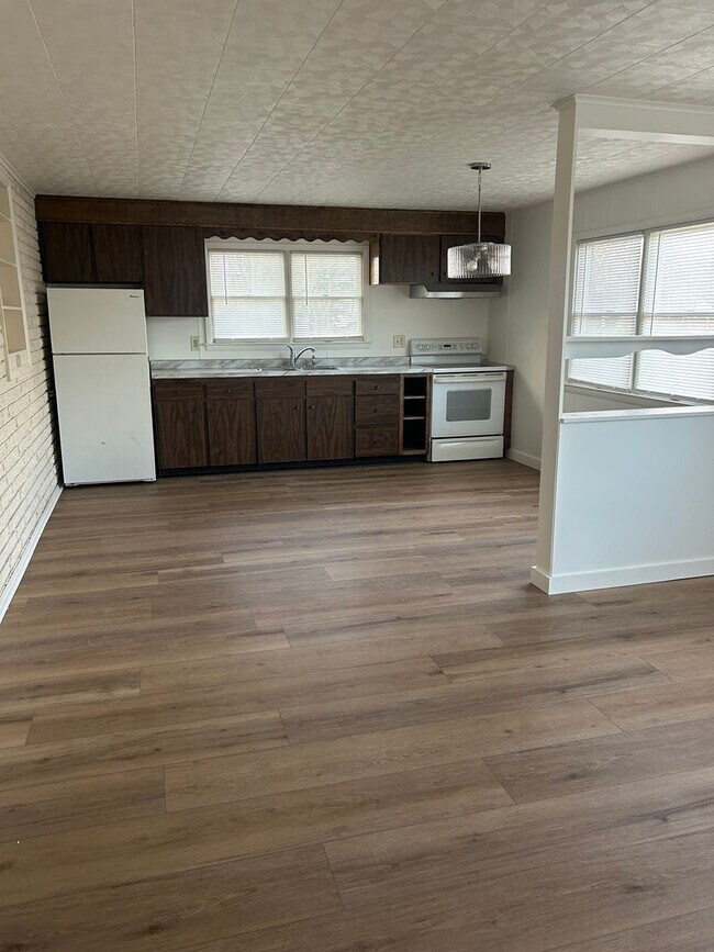 Building Photo - 12635 Williamsport Pike