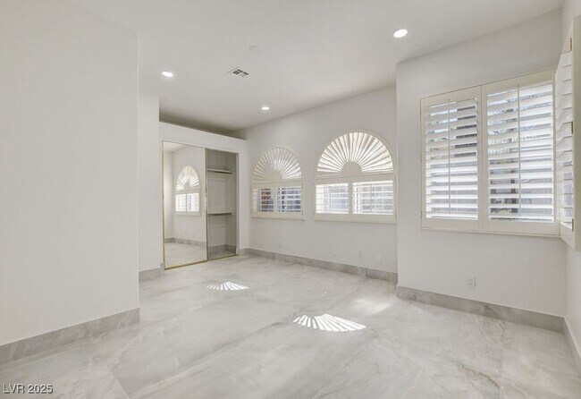 Building Photo - 2132 Lookout Point Cir