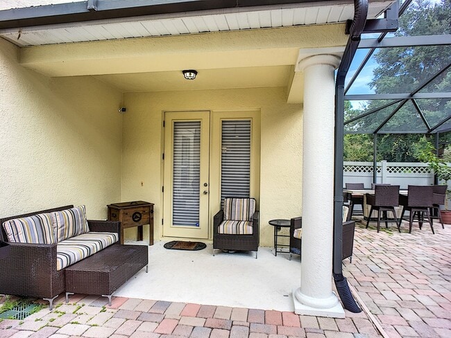 Building Photo - Gorgeous 4-Bedroom, 3-Bathroom Town Home w...
