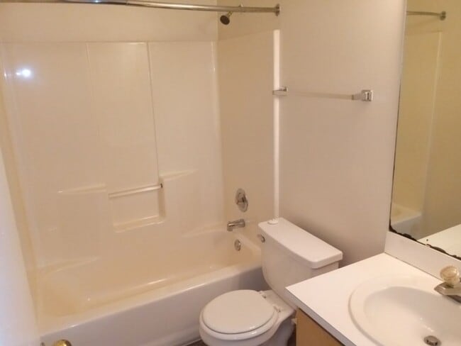 Building Photo - 476 Fairchase Ct