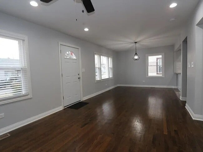 Building Photo - 3729 W 86th St