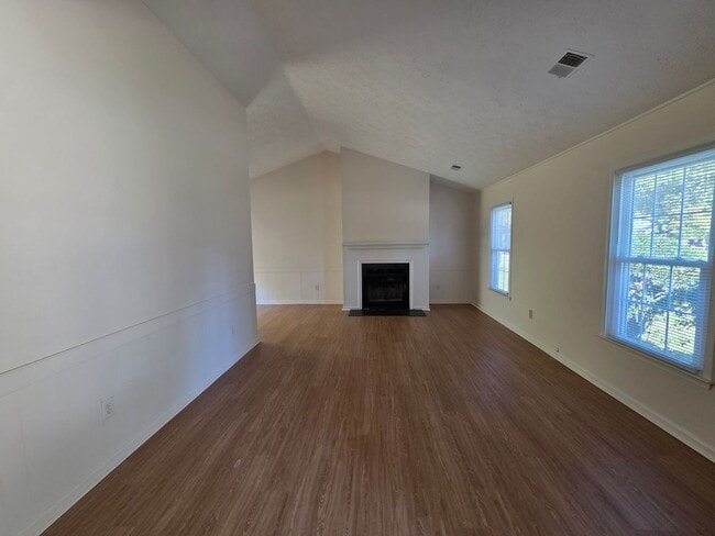 Building Photo - Move In Ready 3 Bedroom Ranch!