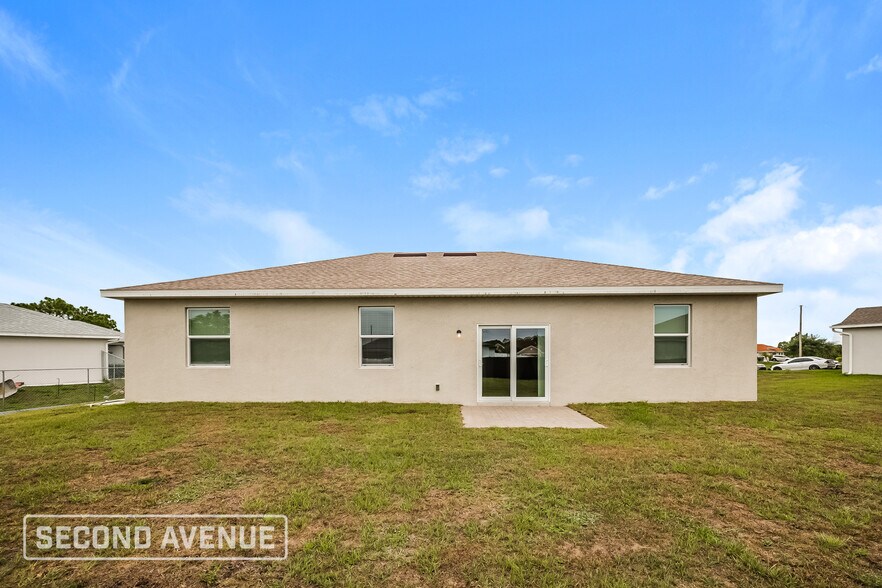 Building Photo - 4154 NE 9th Ave