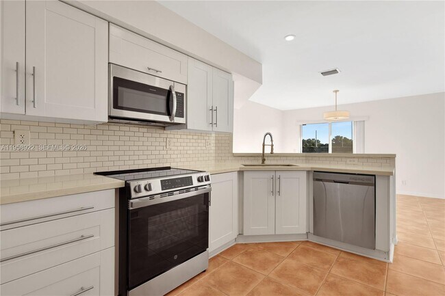 Building Photo - 5467 SW 125th Terrace