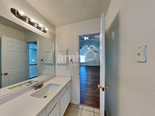 Building Photo - 2619 Hopkins Dr