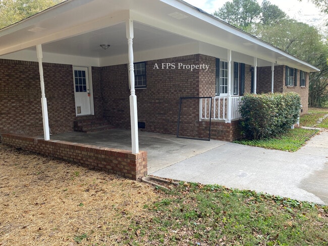 Building Photo - 194 Clairmount Dr SE