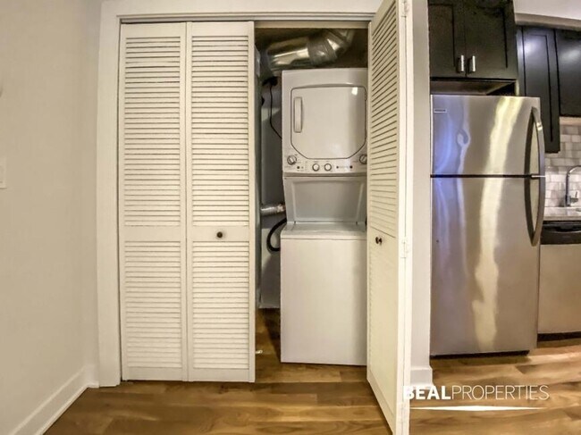 Building Photo - 0 bedroom in CHICAGO IL 60625