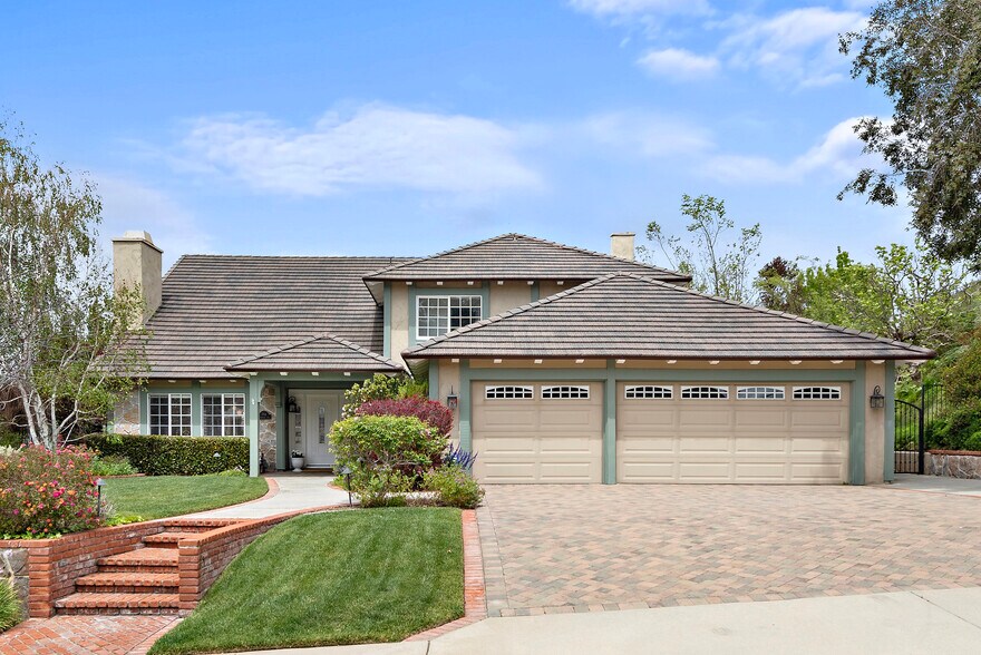 Primary Photo - 784 S Goldfinch Way