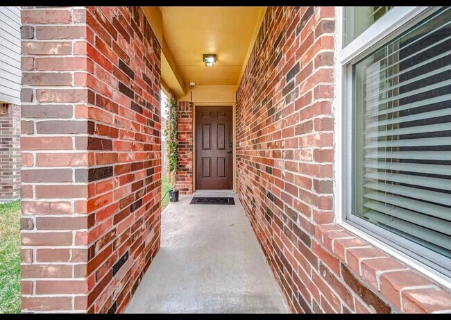 Building Photo - 3042 Thicket Path Way