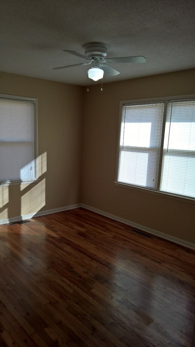 Building Photo - 1009