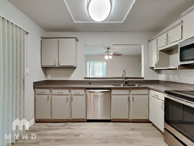 Building Photo - 1116 W Dunbar Dr