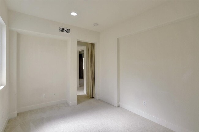 Building Photo - For Rent: Spacious 4BR/3.5BA Newer Home in...