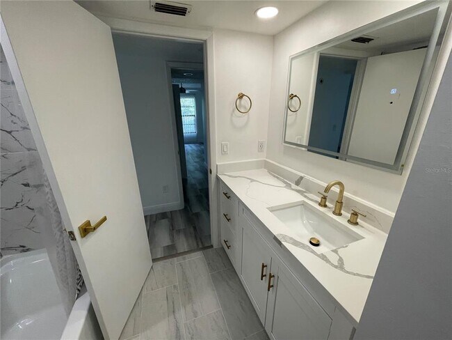 Building Photo - 4965 Puritan Cir