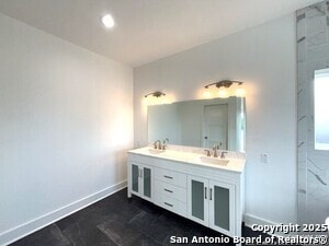 Building Photo - 2615 S Flores St