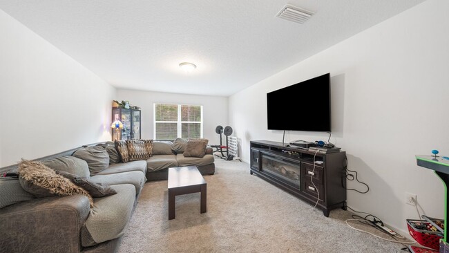 Building Photo - 613 Lancewood Ct