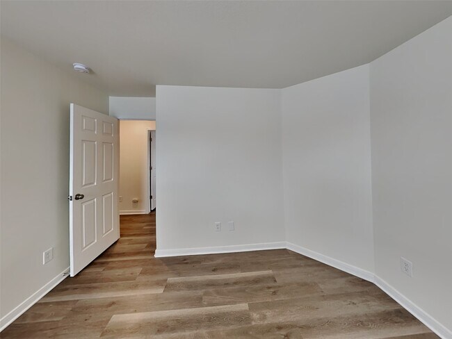 Building Photo - 28918 Village Creek Loop