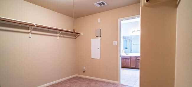 Building Photo - 2301 Giddens Dr