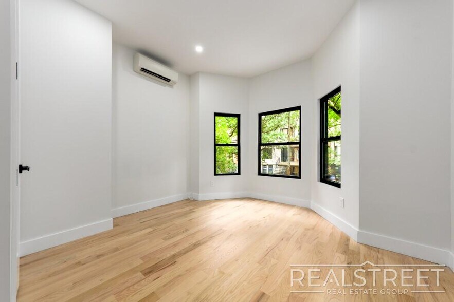 Building Photo - Brand New 3 Bed, 2 Bath with In-Unit Laund...