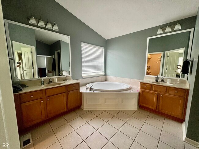Building Photo - 14131 Stallion Ct