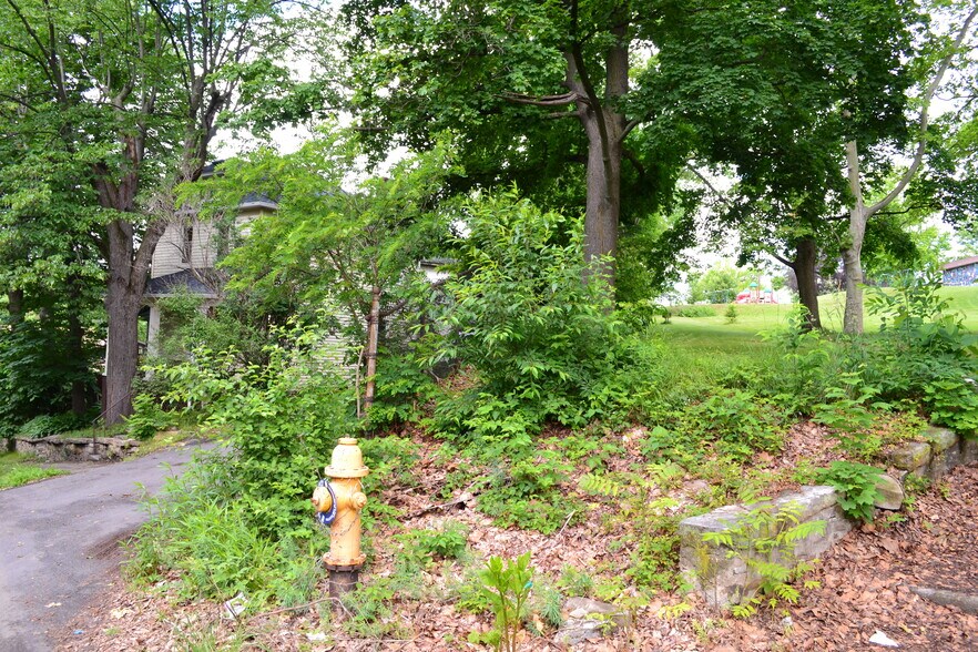 Building Photo - 2115 Hollister Ave