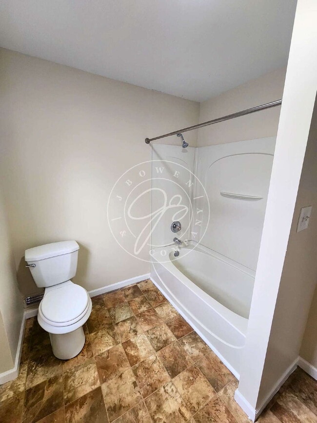 Building Photo - Charming 3–4 Bedroom West Toledo Home with Bonus Room & Garage