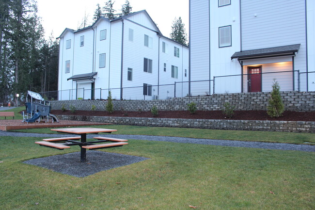 Building Photo - 10103 16th Pl SE