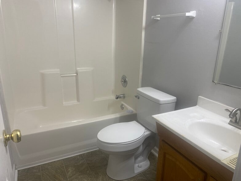 Bath(Tub and Shower) - 155 Mays St