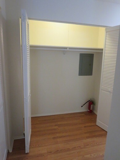 Building Photo - 720 Maple Ave