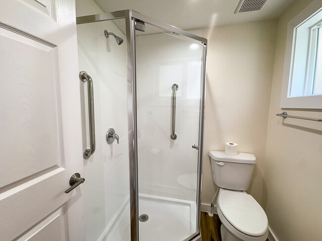 Building Photo - 6071 N Shady Side Dr