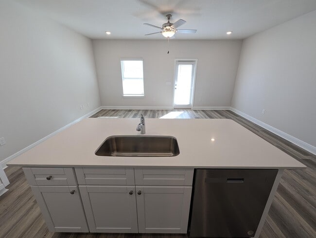 Building Photo - 5723 Sandy Walk St