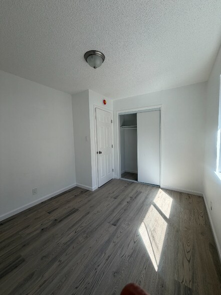 Building Photo - 9719 Cherry St
