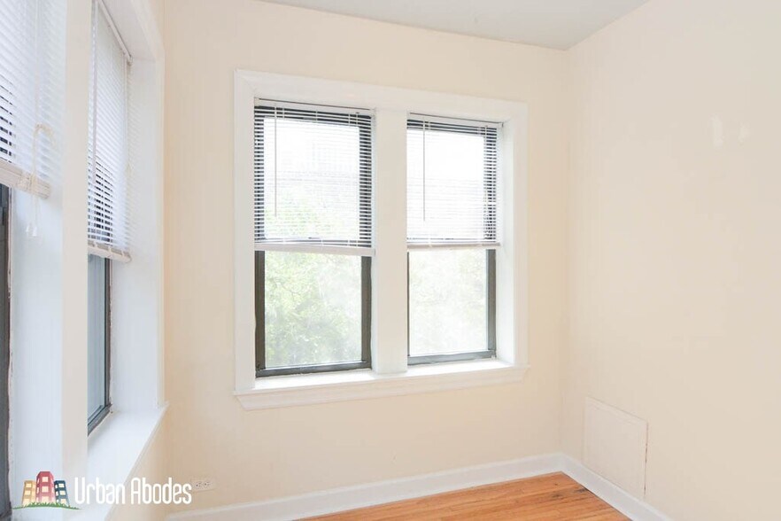 Building Photo - 3723 N Pine Grove Ave