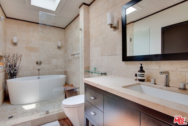 Building Photo - 9624 Yoakum Dr