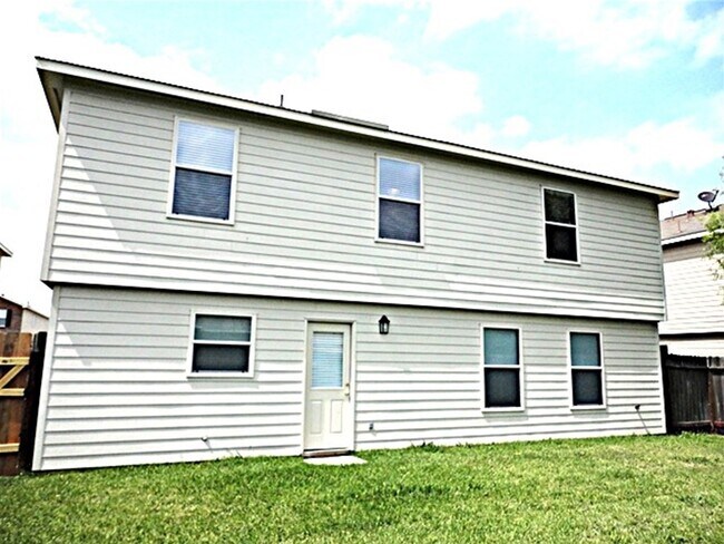 Building Photo - 18227 Thicket Grove Rd