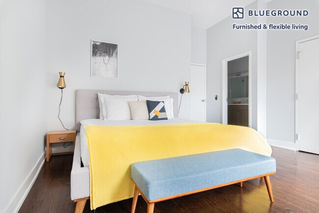 Building Photo - 1536 W Chicago Ave