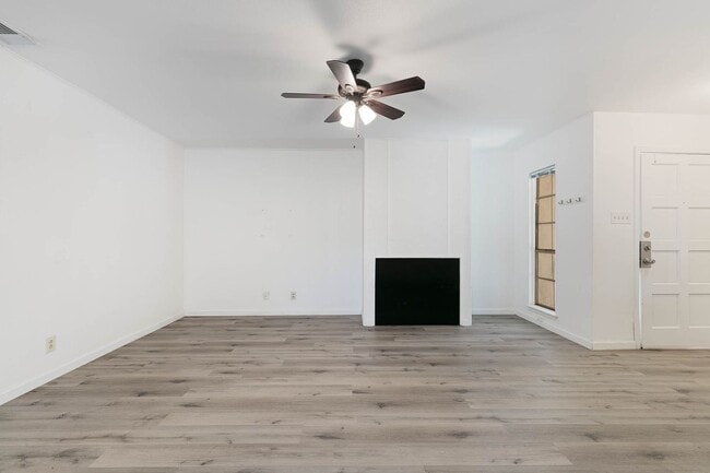 Building Photo - Leon Valley~Spacious 2 Bedroom~Updated Kitchen with Stainless Steel Appliances~2 Car Garage~Backyard