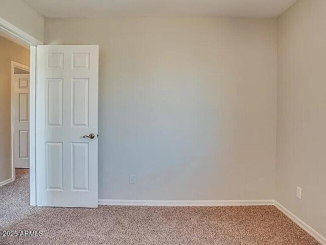 Building Photo - 16625 S 34th Way