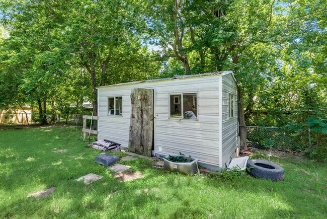 Building Photo - 1014 W Belden St