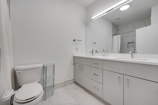 Building Photo - 290 Griffith St