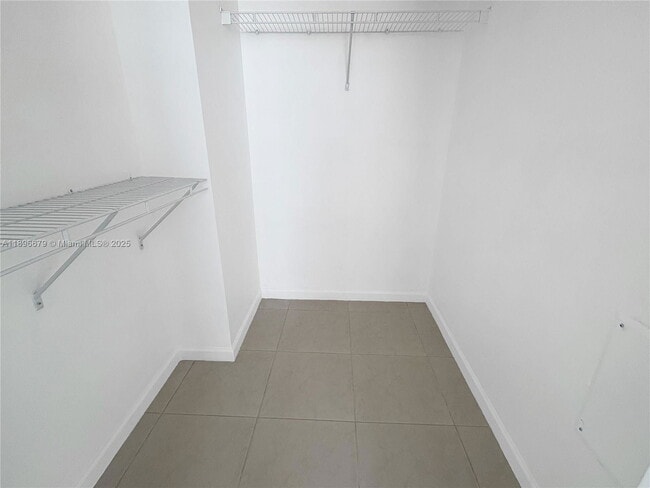 Building Photo - 2000 N Bayshore Dr