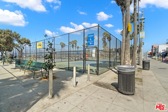 Building Photo - 1914 Pacific Ave