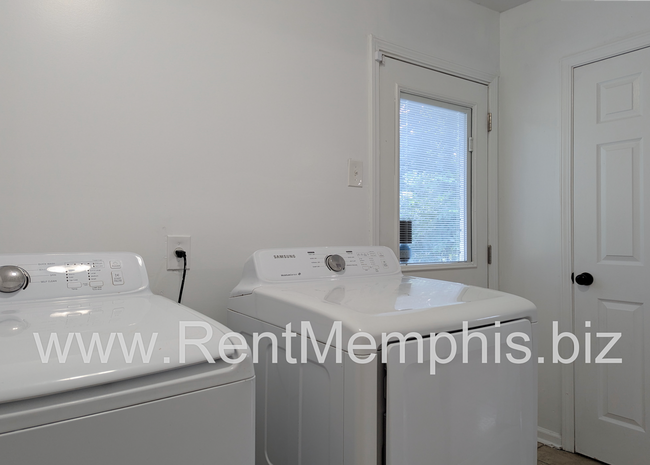 Building Photo - 5049 Alrose Ave