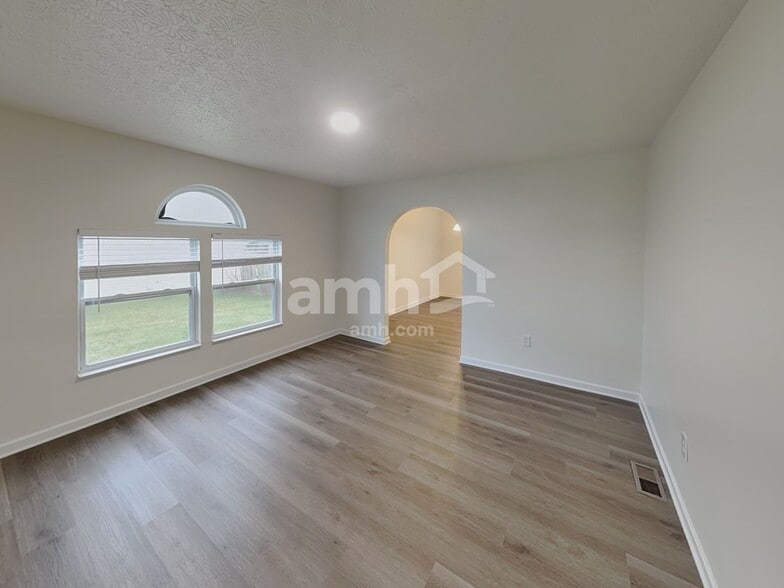 Building Photo - 201 Victorian Dr