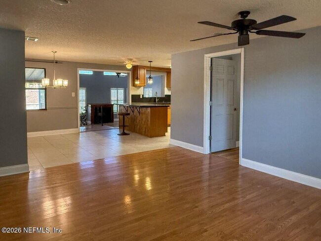 Building Photo - 360 Canis Dr W