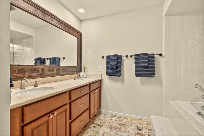 Building Photo - 1570 S La Verne Way