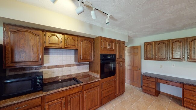 Building Photo - 3922 Ridgedale Dr