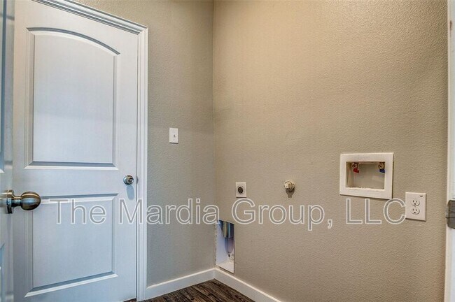 Building Photo - 1110 Woburn Dr