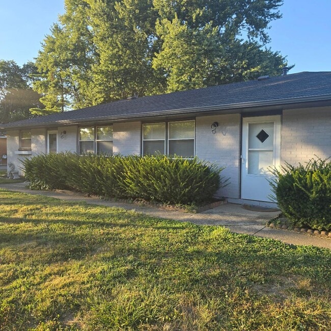 Building Photo - 994 Nilles Rd